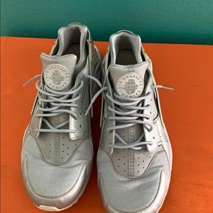 Nike hurtraches size 12 great condition